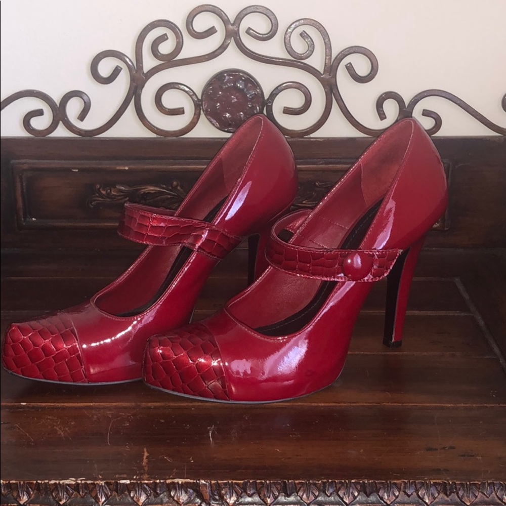Gianni Bini Red Platform Heels